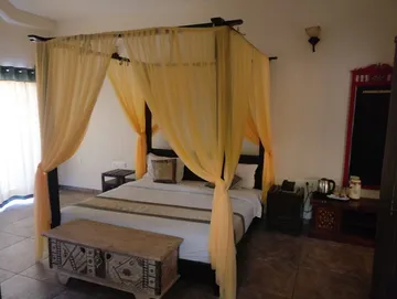 Luxurious Villa (AC Room)