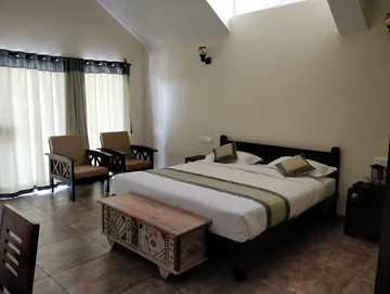 Luxurious Cottage (AC Room)
